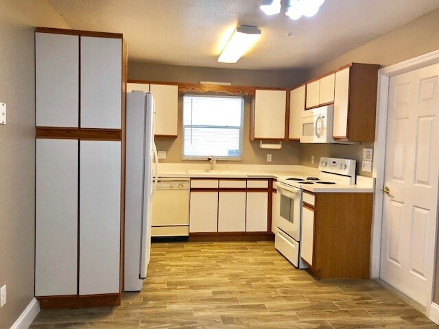 Building Photo - 1840 Bachman Way