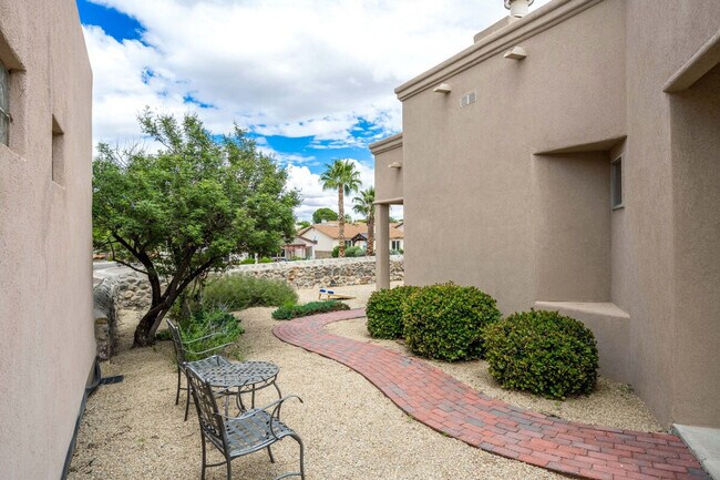 Building Photo - 2711 Sunrise Point Rd