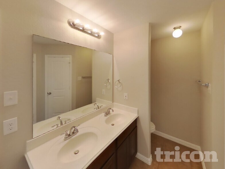 Building Photo - 8617 Silverbell Ln