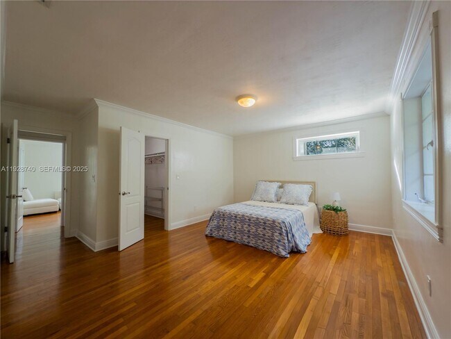 Building Photo - 730 SW 80th St