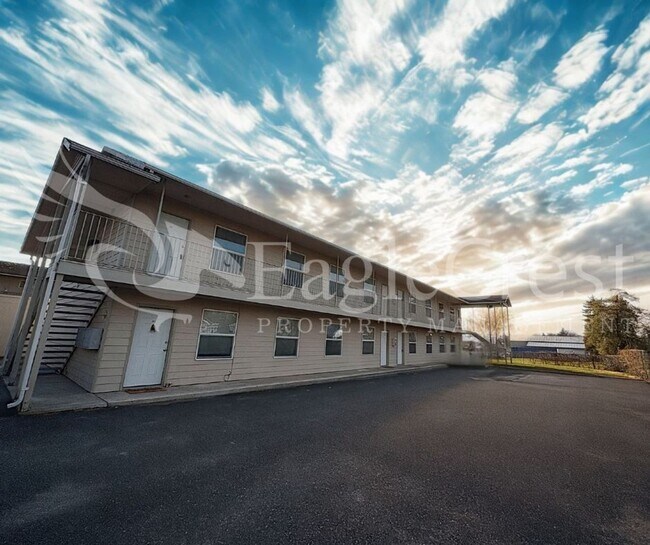 Building Photo - 706 S College Ave