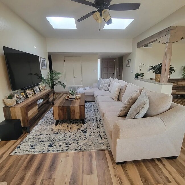Building Photo - 2127 Ave De Las Alturas
