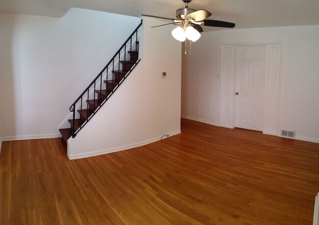 Building Photo - Southside Flats Recently Renovated 3 bedro...