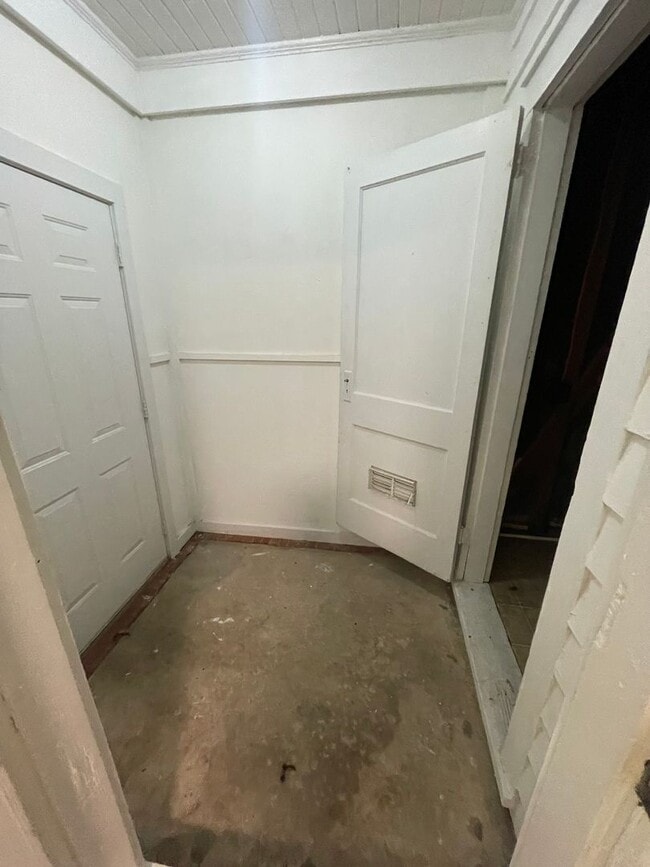 Building Photo - 514 Macon St S