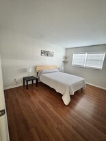 Building Photo - 7035 Cedarhurst Dr