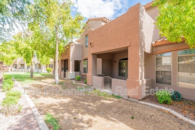 Building Photo - 2600 E Springfield Pl