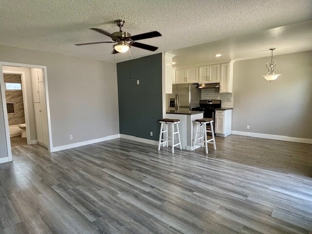 Primary Photo - 17132 Emerald Ln