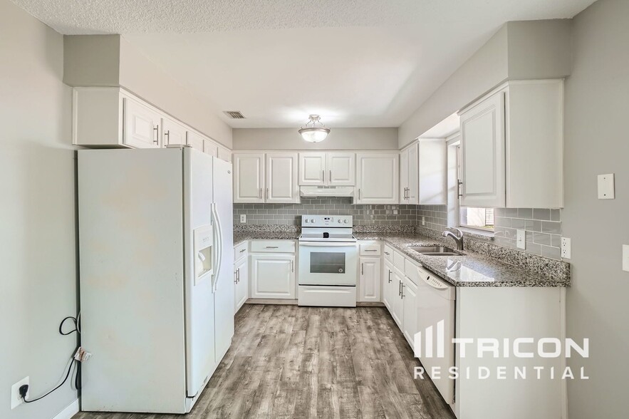 Building Photo - 1207 Adeleide Ct