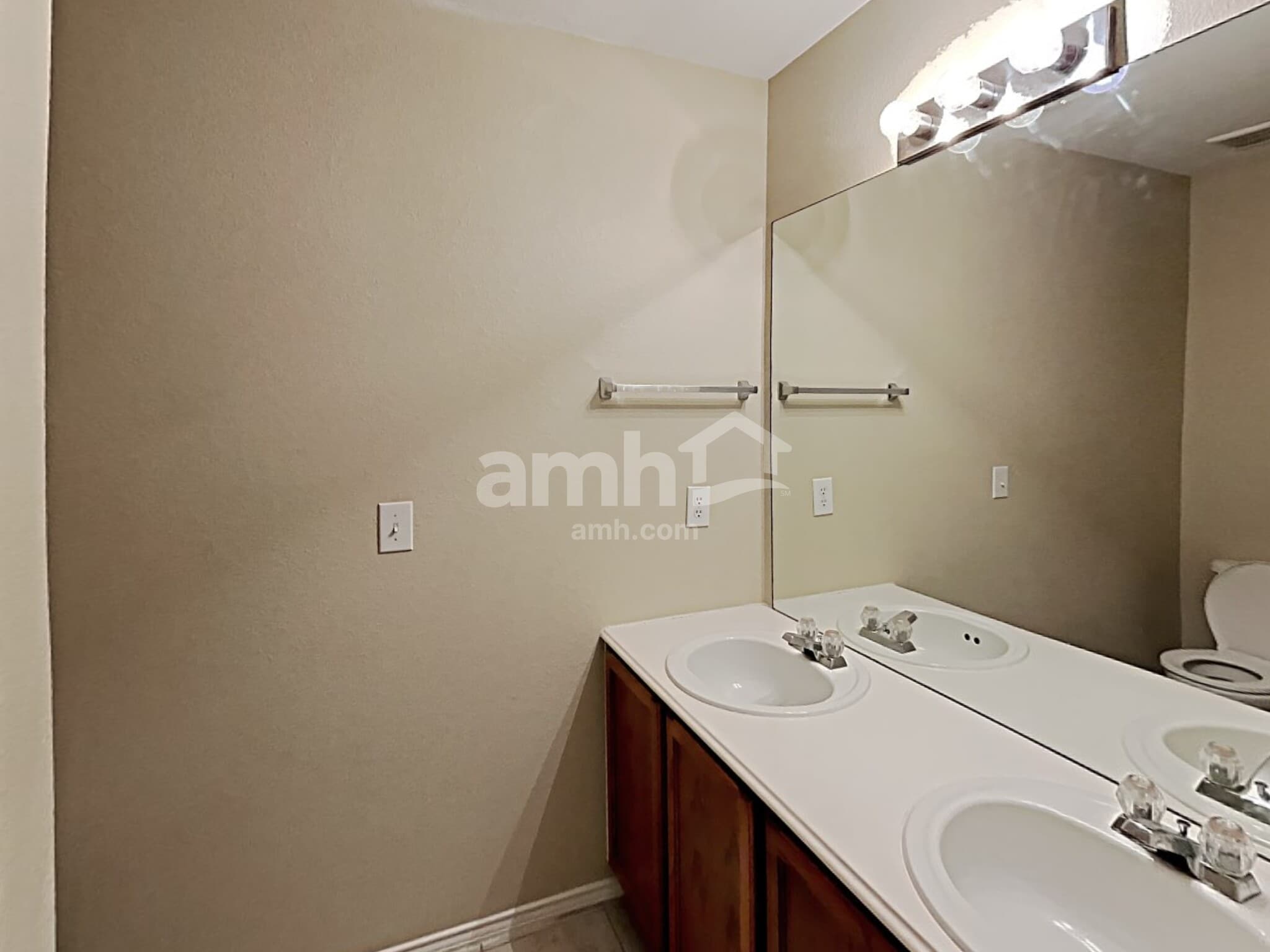 Building Photo - 2502 Quail Ridge Rd