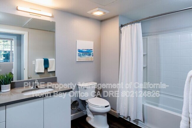 Building Photo - 785 Baywood Dr