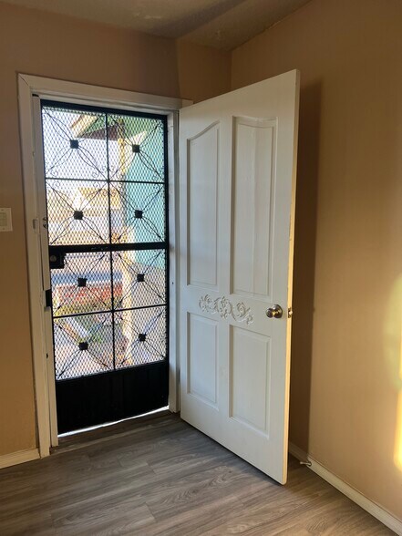 Building Photo - 4504 Comanche Ave