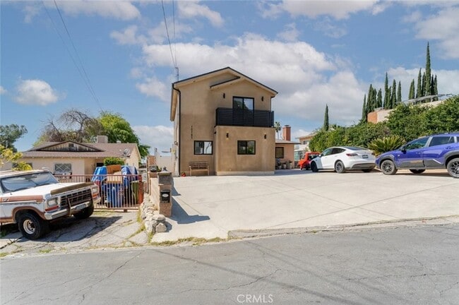 Building Photo - 10787 Las Lunitas Ave