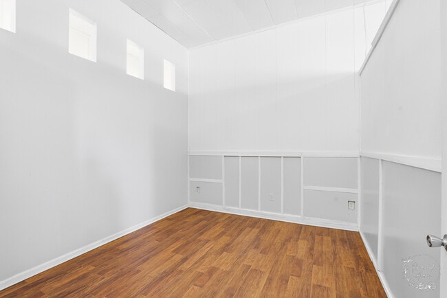 Building Photo - 19 S Green St