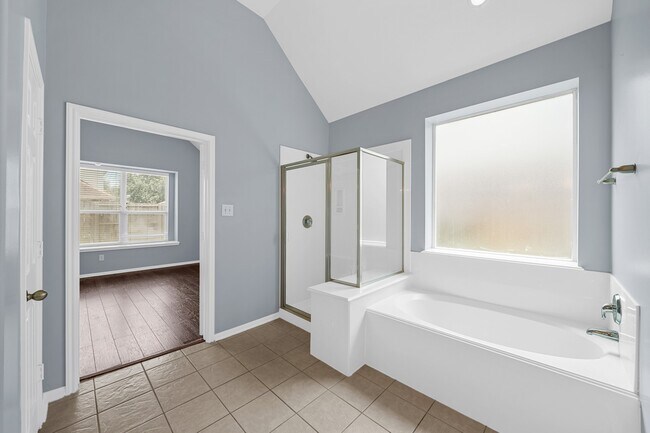 Building Photo - 12 Palomar Dr