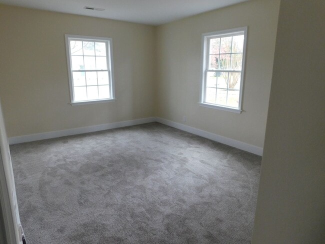 Building Photo - Completely Renovated 3 bed, 2bath home
