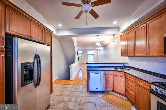 Building Photo - 263 S Ellwood Ave