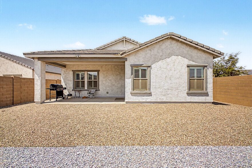 Building Photo - 42385 W Vincent Dr