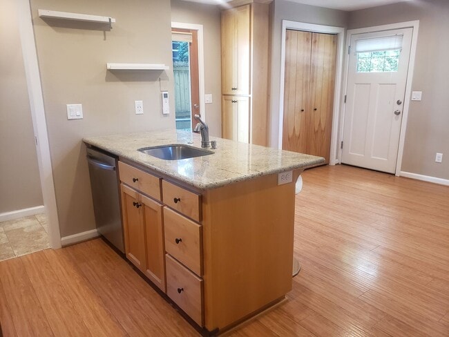 Building Photo - Two Story Modern Home in Heart of SE Portland