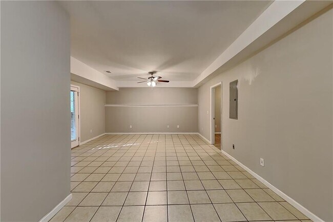 Building Photo - 132 Hickory View Ln