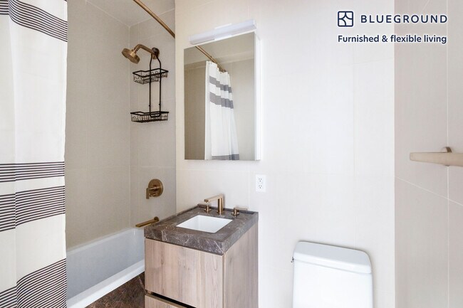 Building Photo - 340 E 52nd St