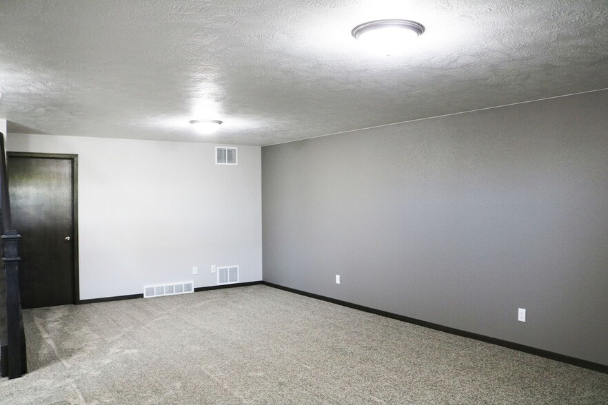 Building Photo - 3616 S Outfield Cir