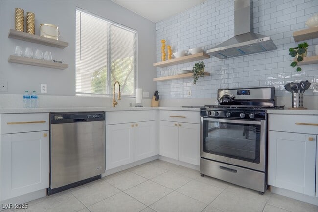 Building Photo - 2401 Predera Ave