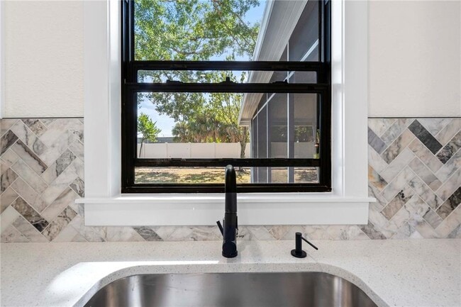 Building Photo - 8014 W Comanche Ave