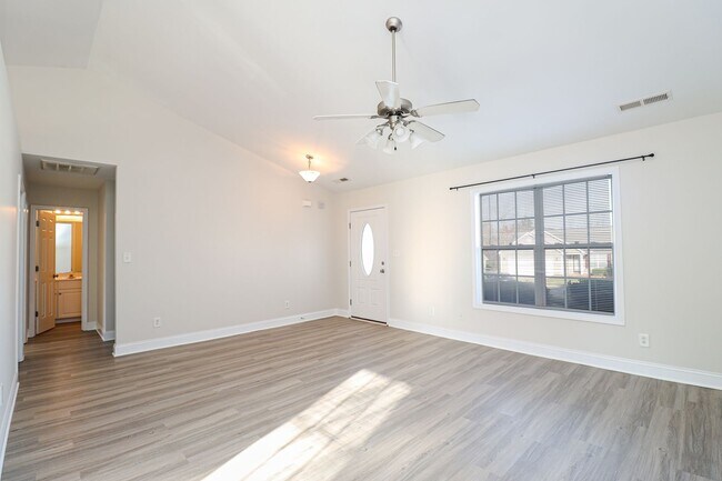 Building Photo - (Coming Soon) Charming 3 Bedroom Ranch in ...