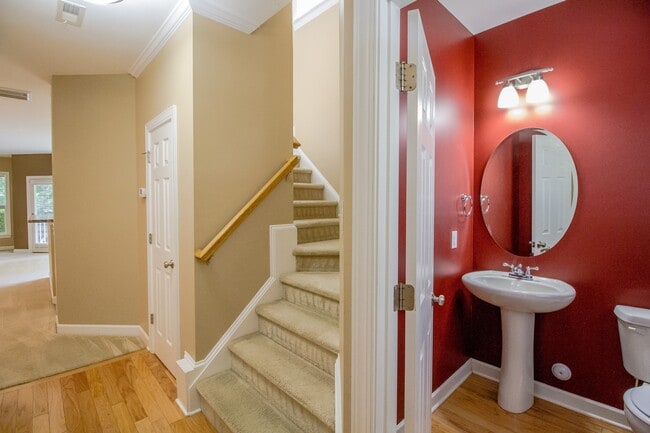 Building Photo - End Unit Townhome| 2nd Floor Loft Space | ...