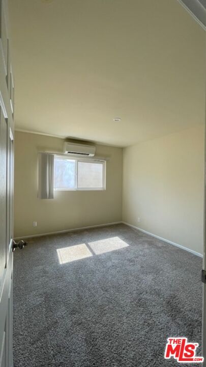 Building Photo - 545 S Manhattan Pl