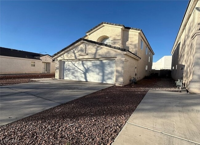 Building Photo - 9300 Cool Creek Ave