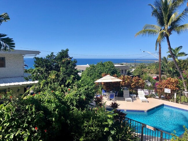 Building Photo - 3 bed / 3 bath furnished condo with ocean views!