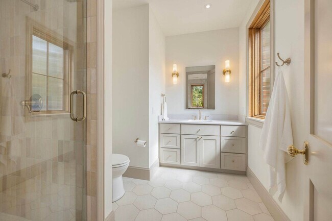 Building Photo - 501 NW B St