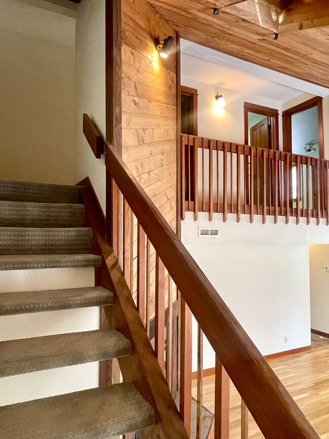 Building Photo - Bainbridge Island charmer ....delightfully...