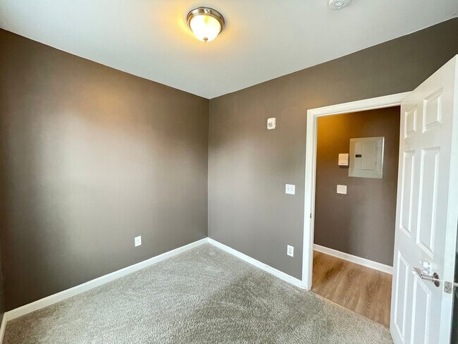 Building Photo - 374 Amory St