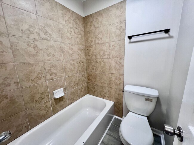 Building Photo - Gorgeous townhouse in the heart of Virgini...
