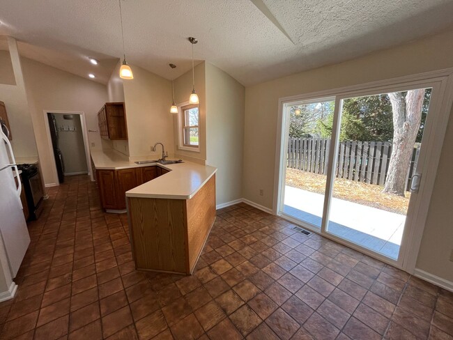 Building Photo - **3-BEDROOM/2-BATH HOME W/ LARGE GARAGE IN...