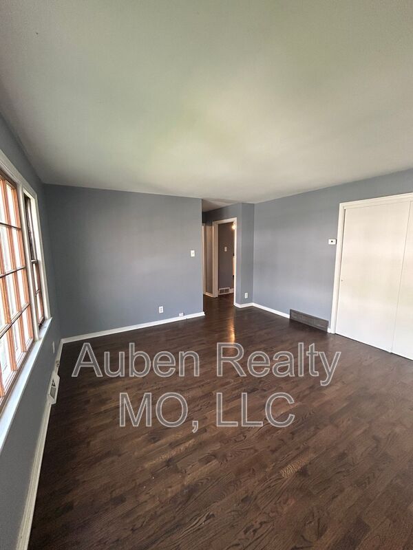 Building Photo - 3823 Bell St