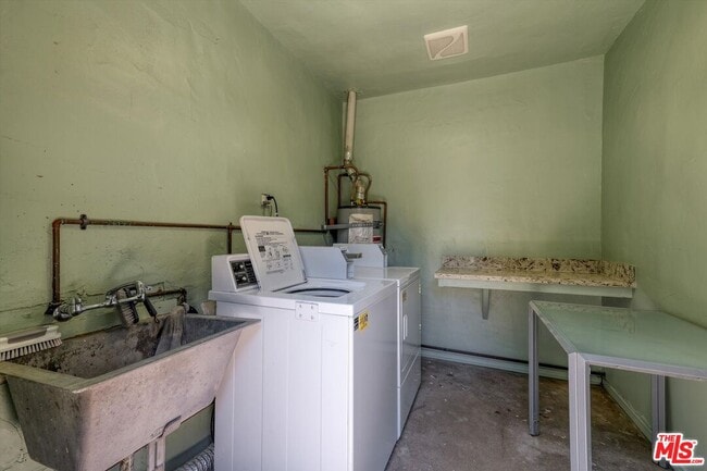 Building Photo - 11683 Chandler Blvd