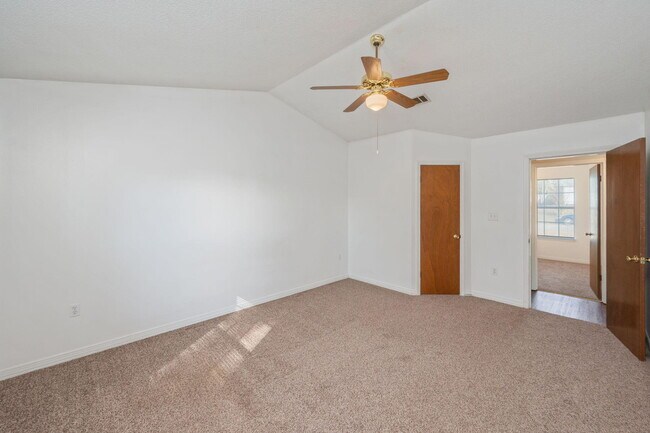 Building Photo - 423 Northview Ln