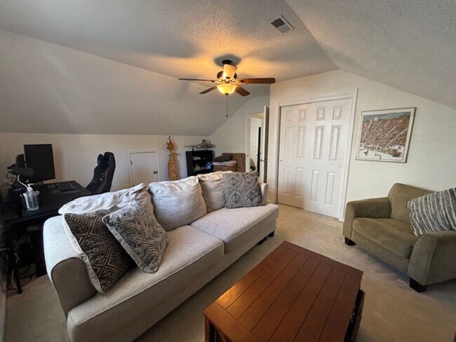 Building Photo - Glenwood