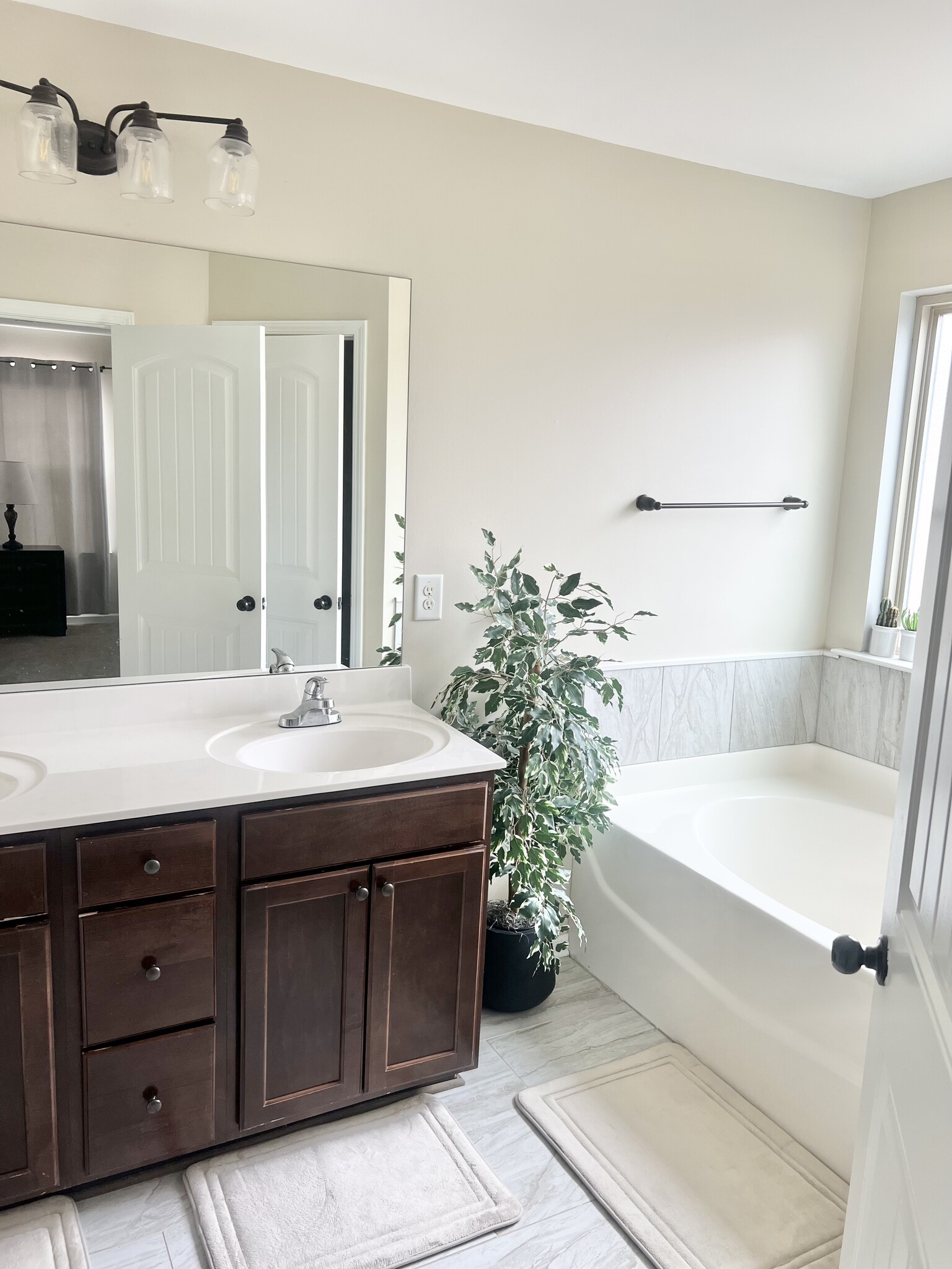 Building Photo - 31 White Pine Way