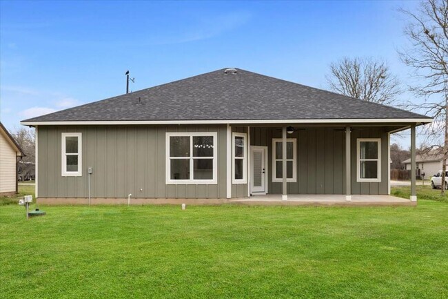 Building Photo - 119 Kikipua