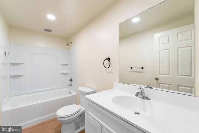 Building Photo - 2210 New Falls Rd