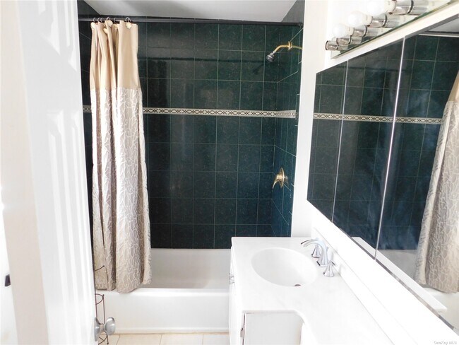 Building Photo - 360 Woodland Dr