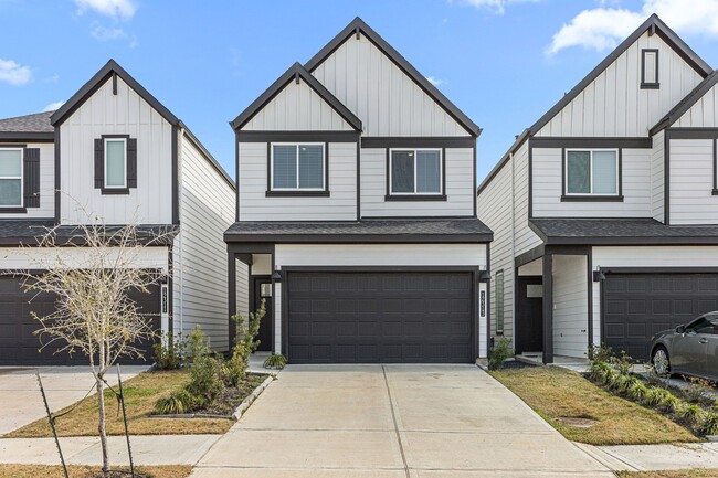 Building Photo - 12313 Churchill downs Dr