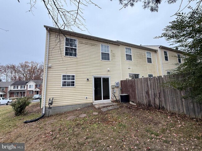 Building Photo - 4345 Normandy Ct