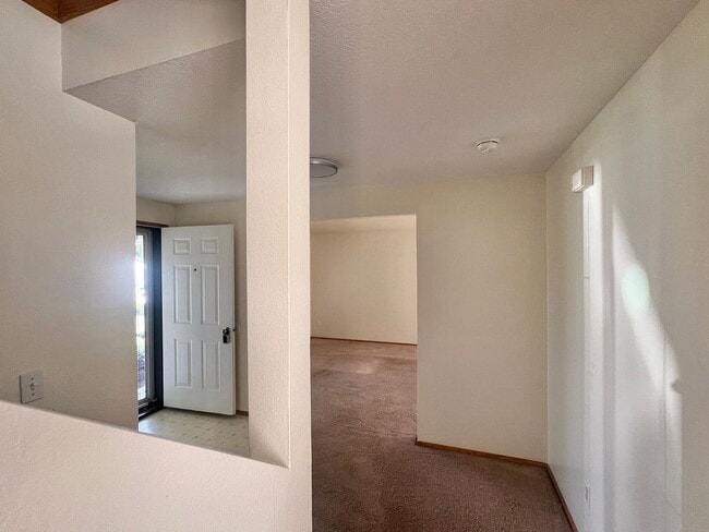 Building Photo - Spacious Home with Large Backyard in Union...