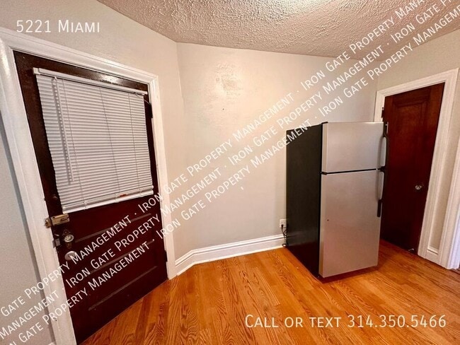 Building Photo - 5221 Miami-