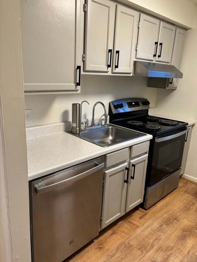 Building Photo - 11 King Arthur Dr